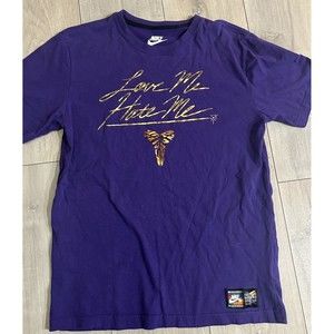 Nike Kobe Love Me Hate Me Creating a Masterpiece Since 1996 MMXIV T Shirt Sz M
